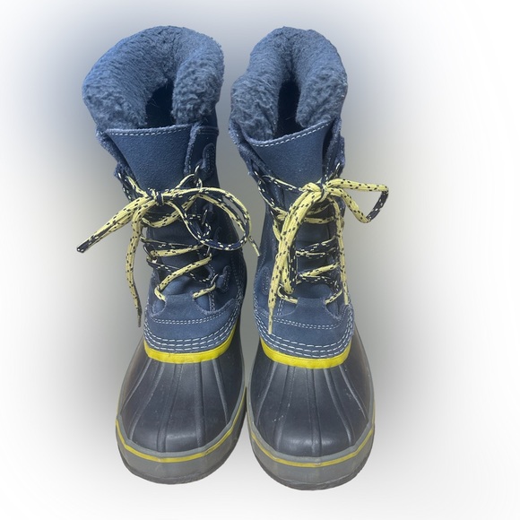 L.L. Bean - Winter Boots - Big kids 6 - or women’s 8 - Lace Up - Picture 2 of 6